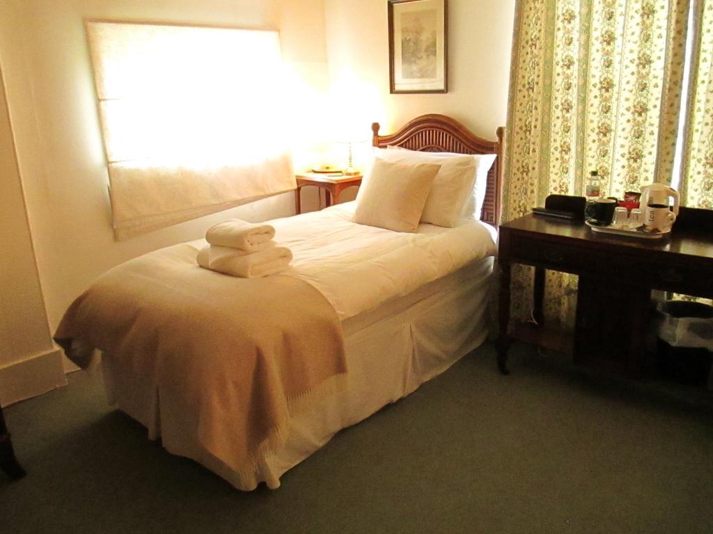 Bed and Breakfast Old Manor House Shepperton Zimmer foto
